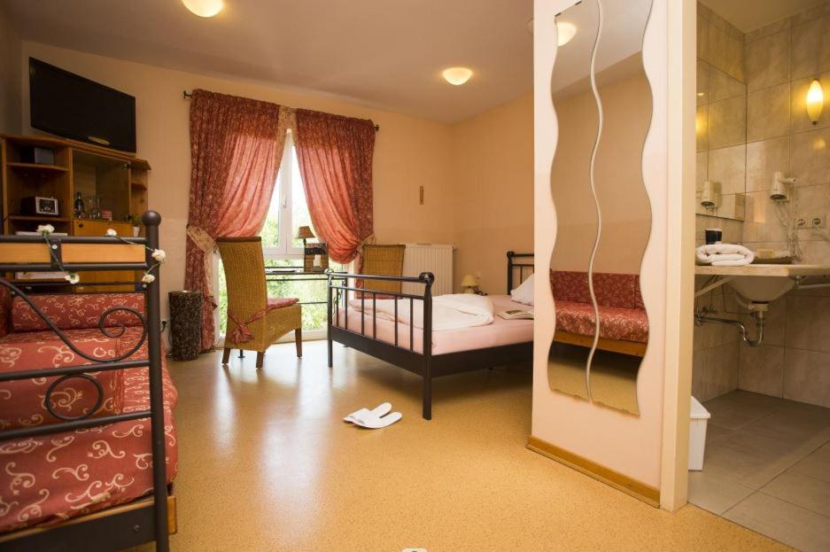 Mediterran Hotel Juwel Karlstein am Main Bagian luar foto
