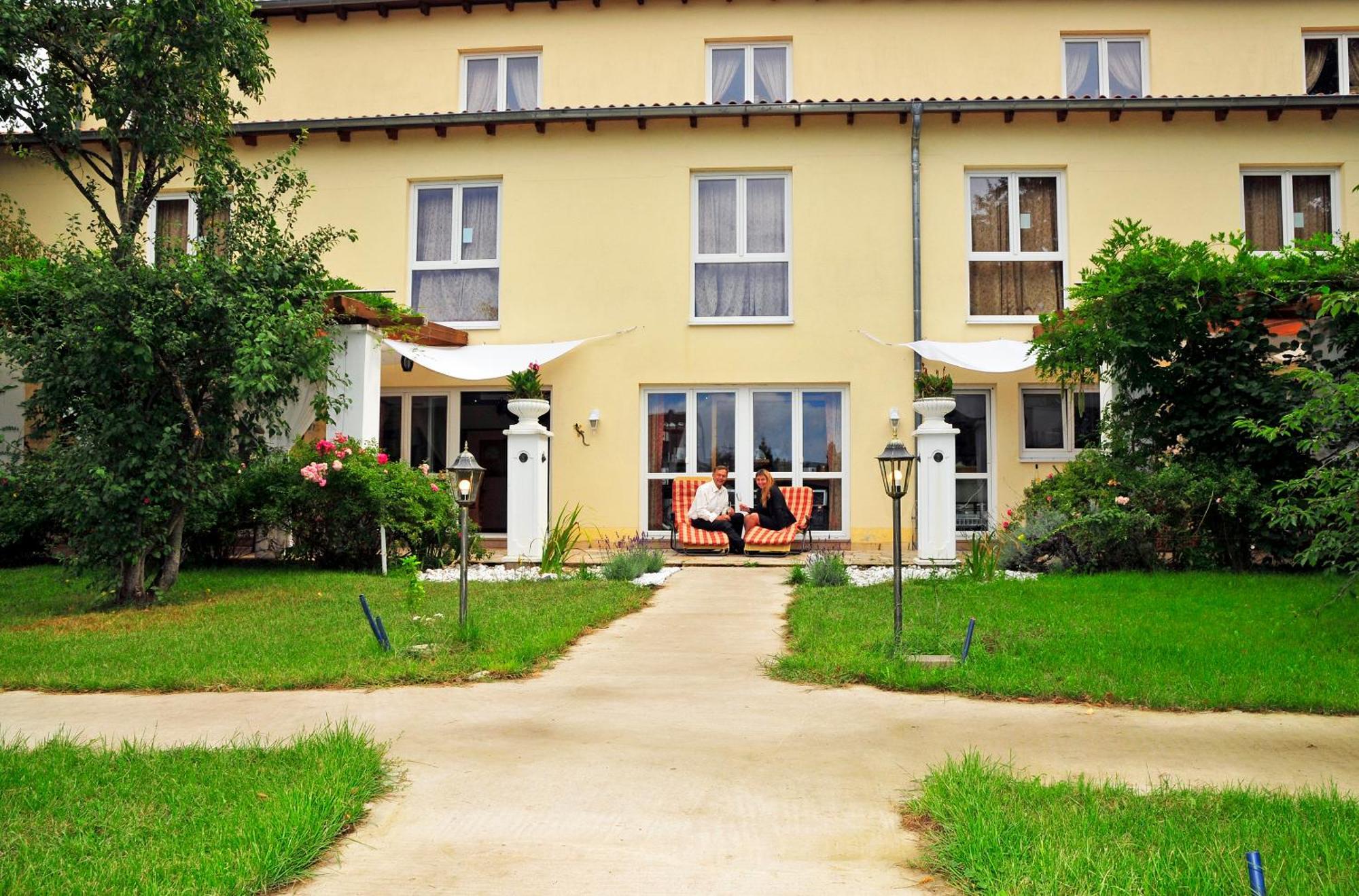 Mediterran Hotel Juwel Karlstein am Main Bagian luar foto